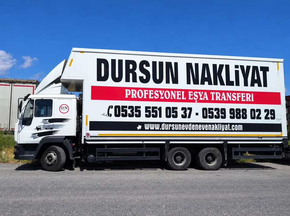Dursun Nakliyat kamyonunun yandan görünümü